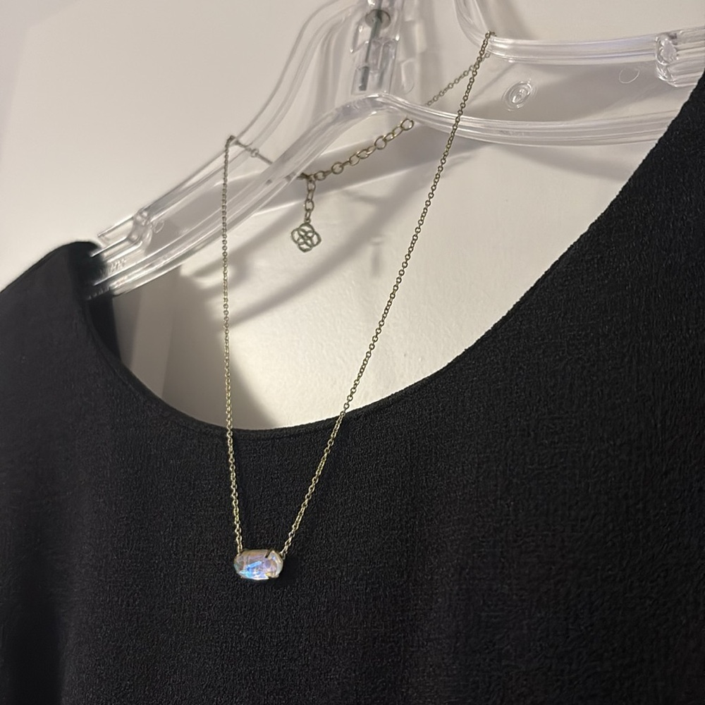 [Kendra Scott] Ever Short Pendant Necklace in Gold, Dichroic Glass, Adjustable - Picture 5 of 11